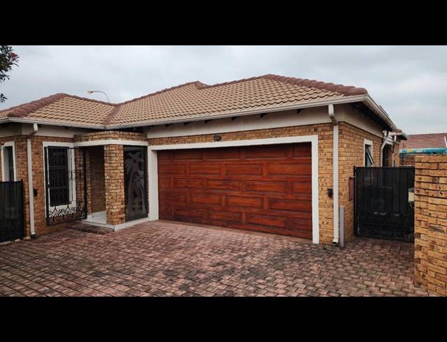 3 BEDROOM CLUSTER FOR SALE IN NEWMARKET